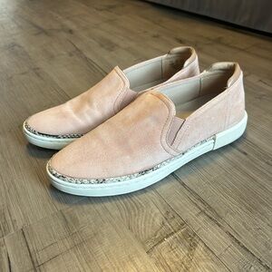 Women's Naturalizer Size 6.5 Jade Slip on Sneaker Shoe in Dusty Pink